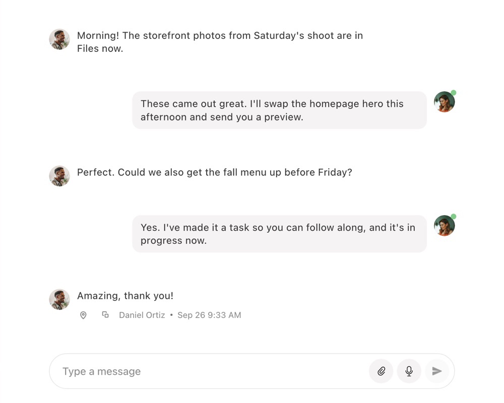 Squarespace chat app for web designers: a client conversation in Squarepaste, with a file note, replies and the message composer with attach and voice buttons